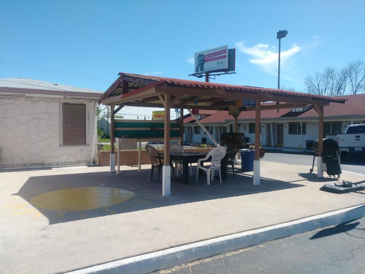 Garden Inn & Suites Ню Браунфелс Екстериор снимка