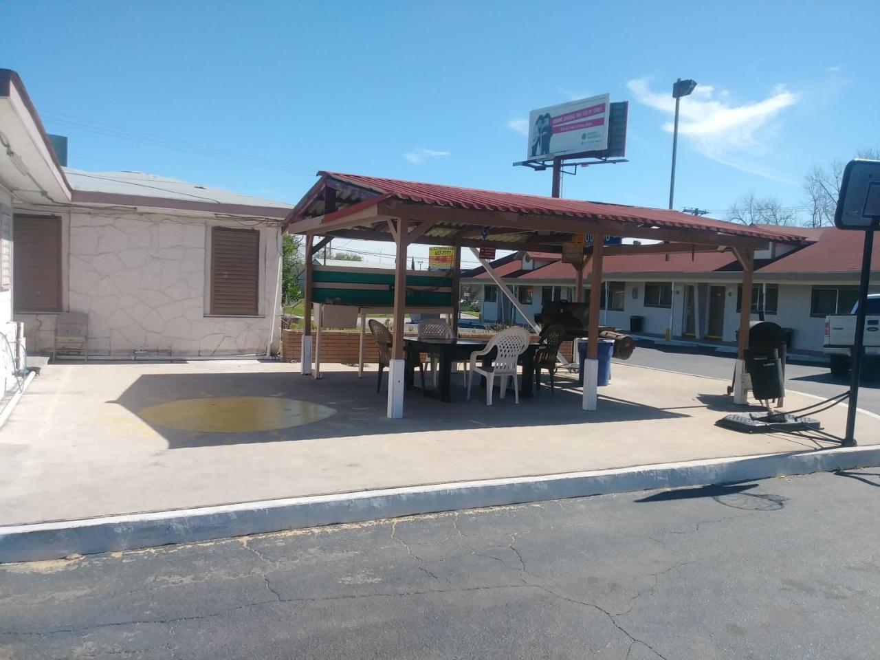 Garden Inn & Suites Ню Браунфелс Екстериор снимка